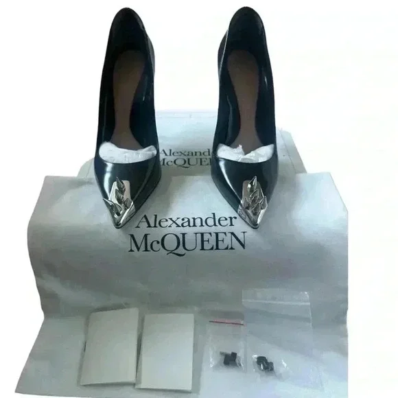 Alexander McQueen Black Studded Pointed Toe Pumps Sz 40 - Picture 8 of 11